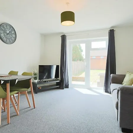 2 Bedroom House In Bradley Stoke- Hopewell Nyaraló Bristol