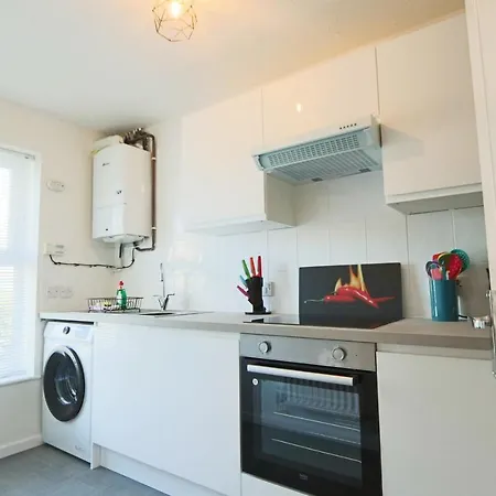 2 Bedroom House In Bradley Stoke- Hopewell Bristol