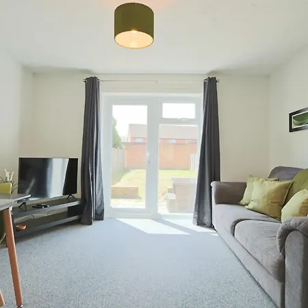 2 Bedroom House In Bradley Stoke- Hopewell Holiday home