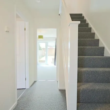 2 Bedroom House In Bradley Stoke- Hopewell Bristol