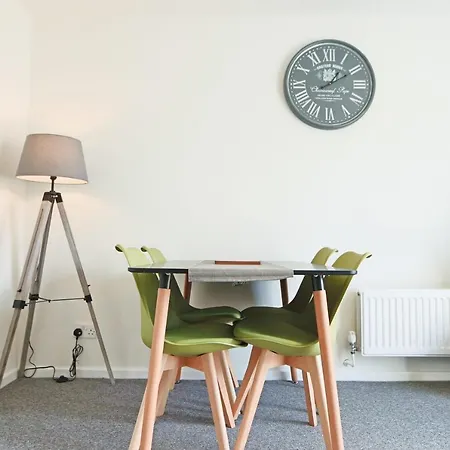 2 Bedroom House In Bradley Stoke- Hopewell Bristol