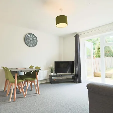 2 Bedroom House In Bradley Stoke- Hopewell Holiday home *